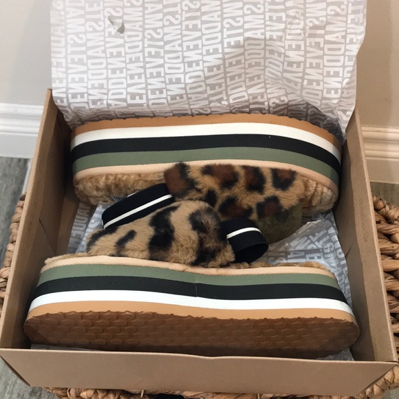 BRAND NEW! Steve Madden Shoes - Picture 2 of 7